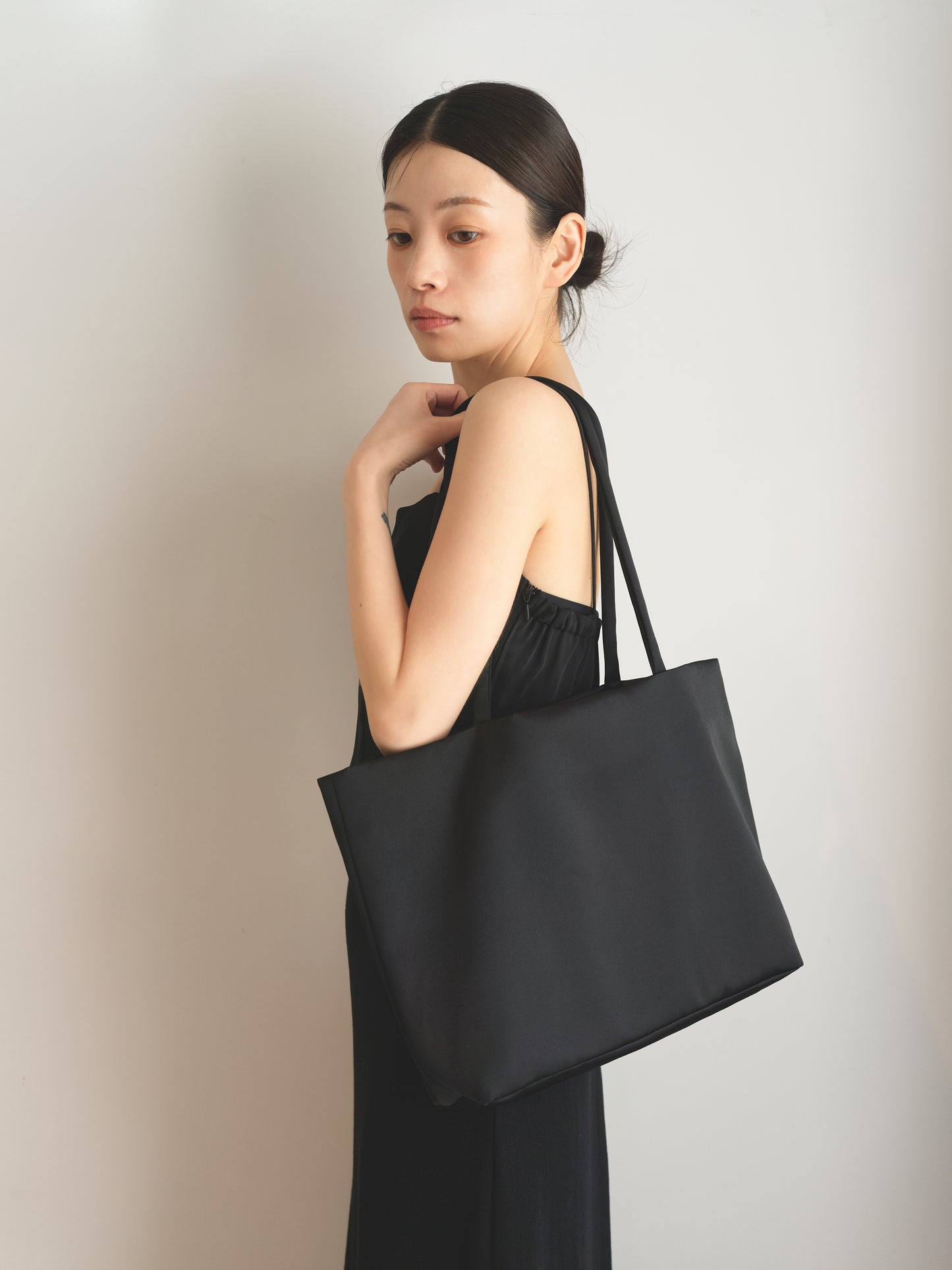 【Pre-order】Satin Tote Bag -Black-